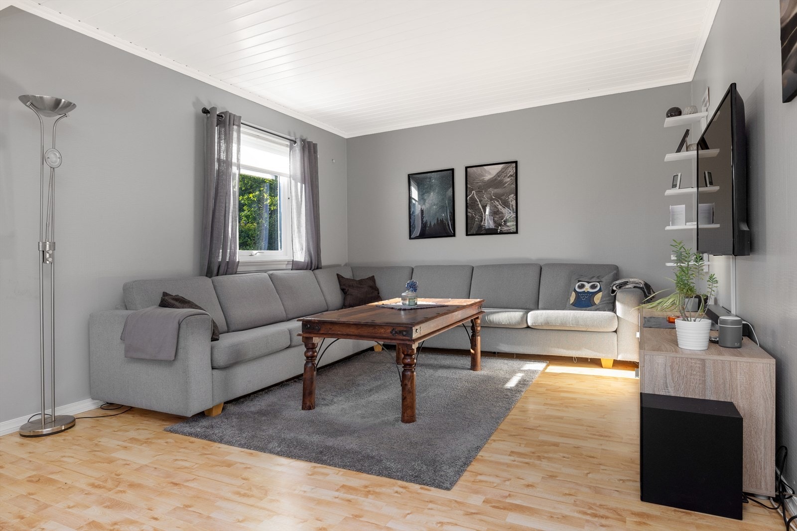 Stue m/salong. (Kan omgjøres til soverom, jfr. tegning) Galleribilde