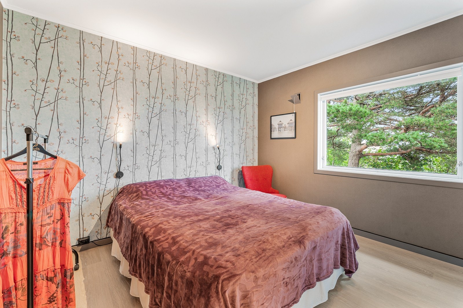 I denne etasjen er det to soverom av god størrelse med plass til dobbeltseng og innebygde gardeobeskap Galleribilde