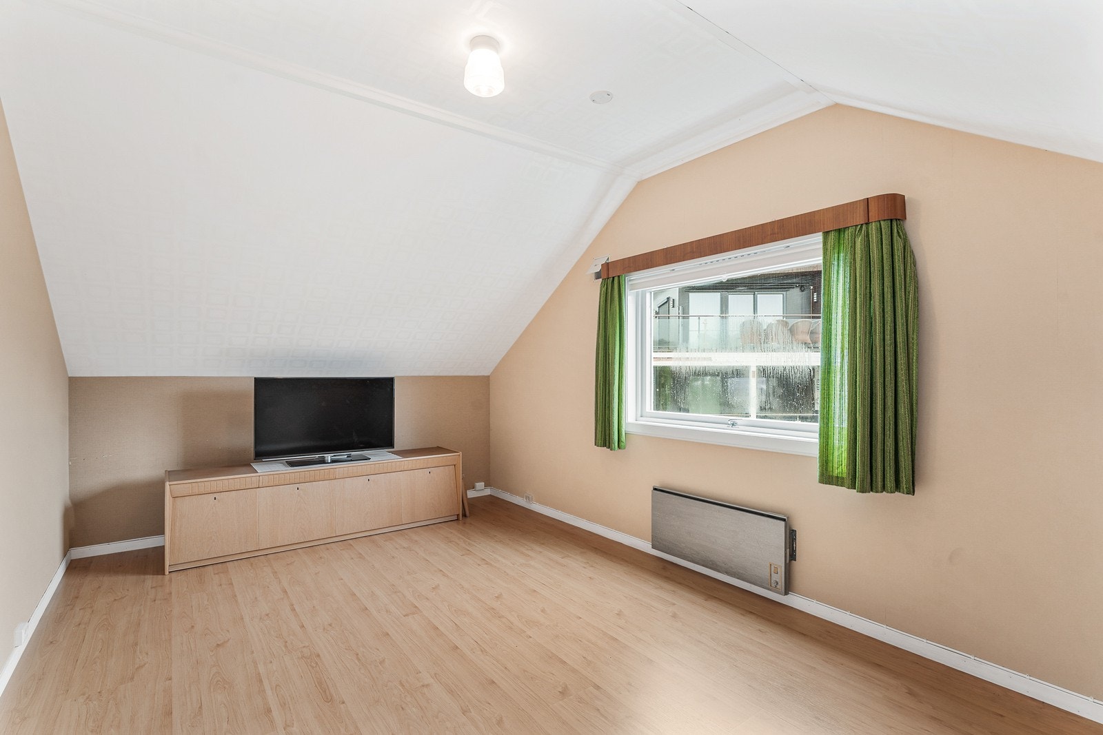 Etasjen inneholder to rom benyttet som soverom av god størrelse Galleribilde