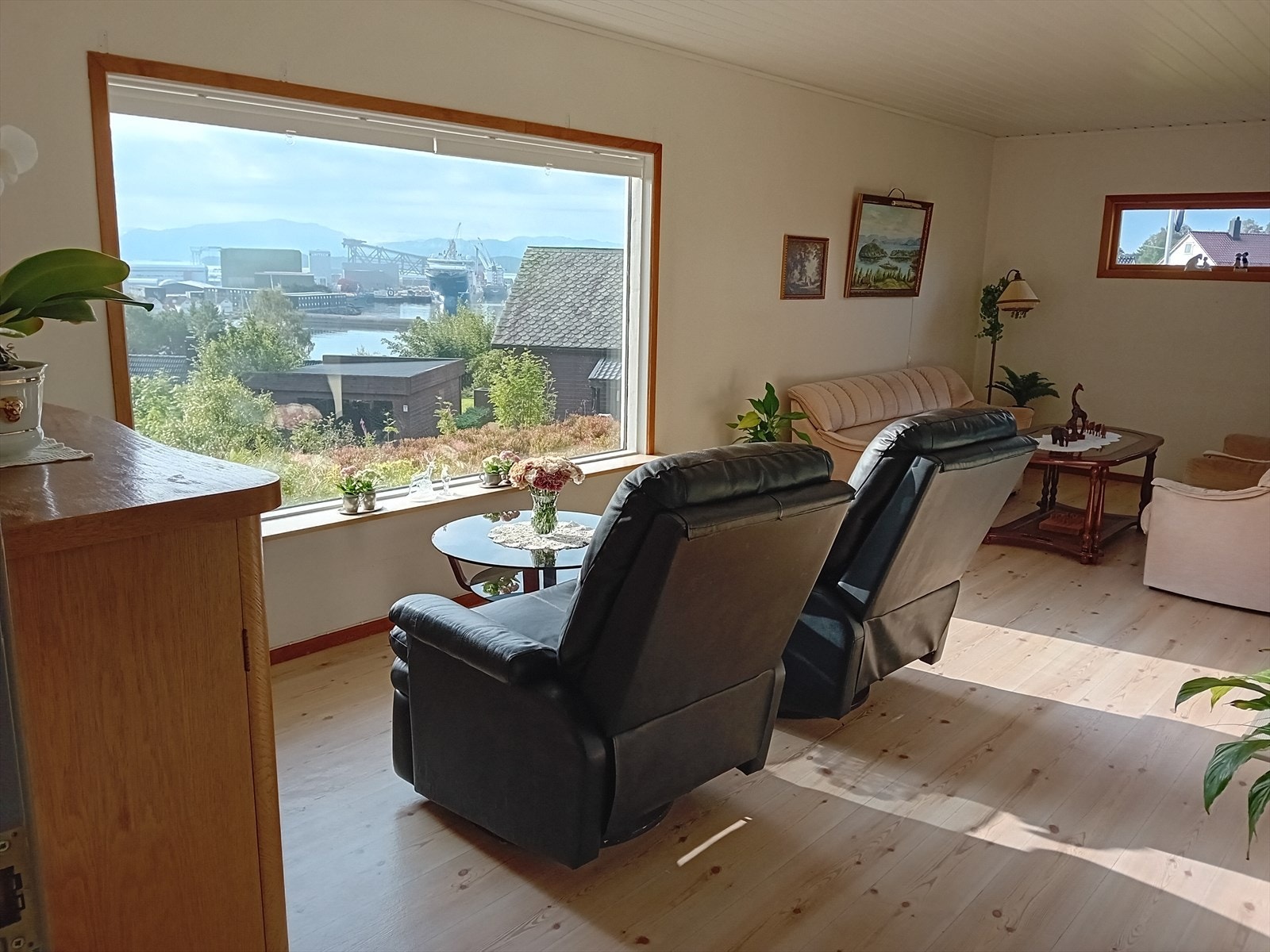 Flotte utsiktsforhold fra stue Galleribilde