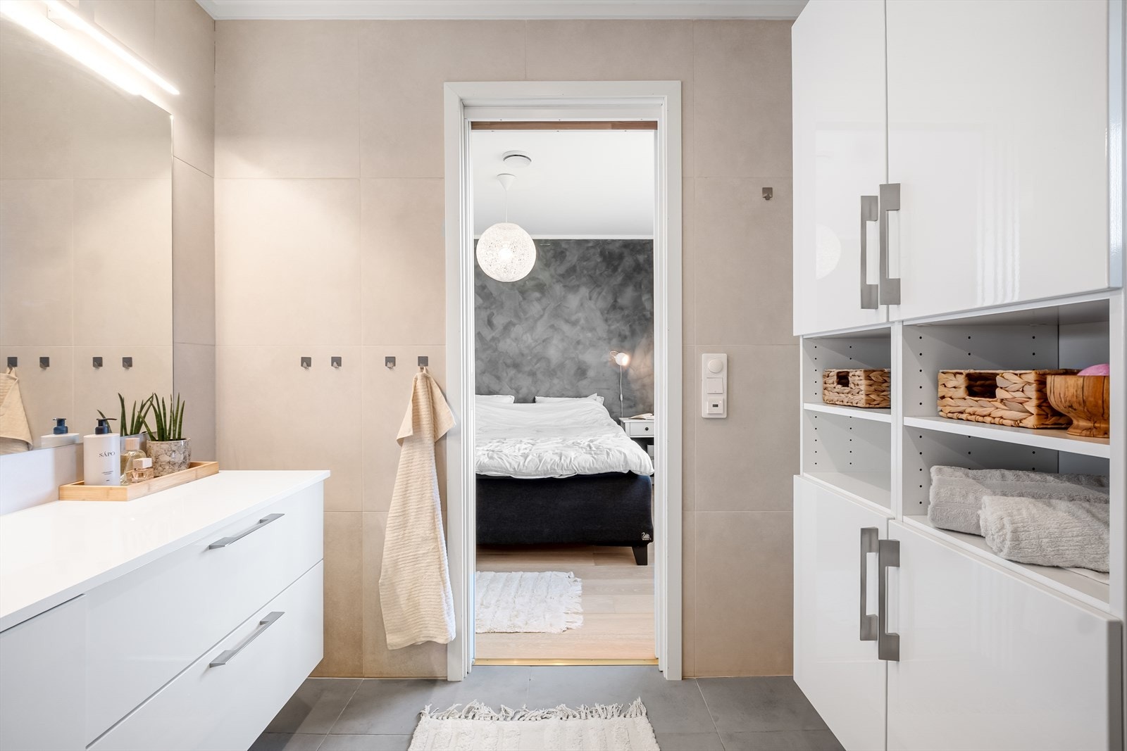 Fra soverommet er det direkte inngang til baderommet. Galleribilde