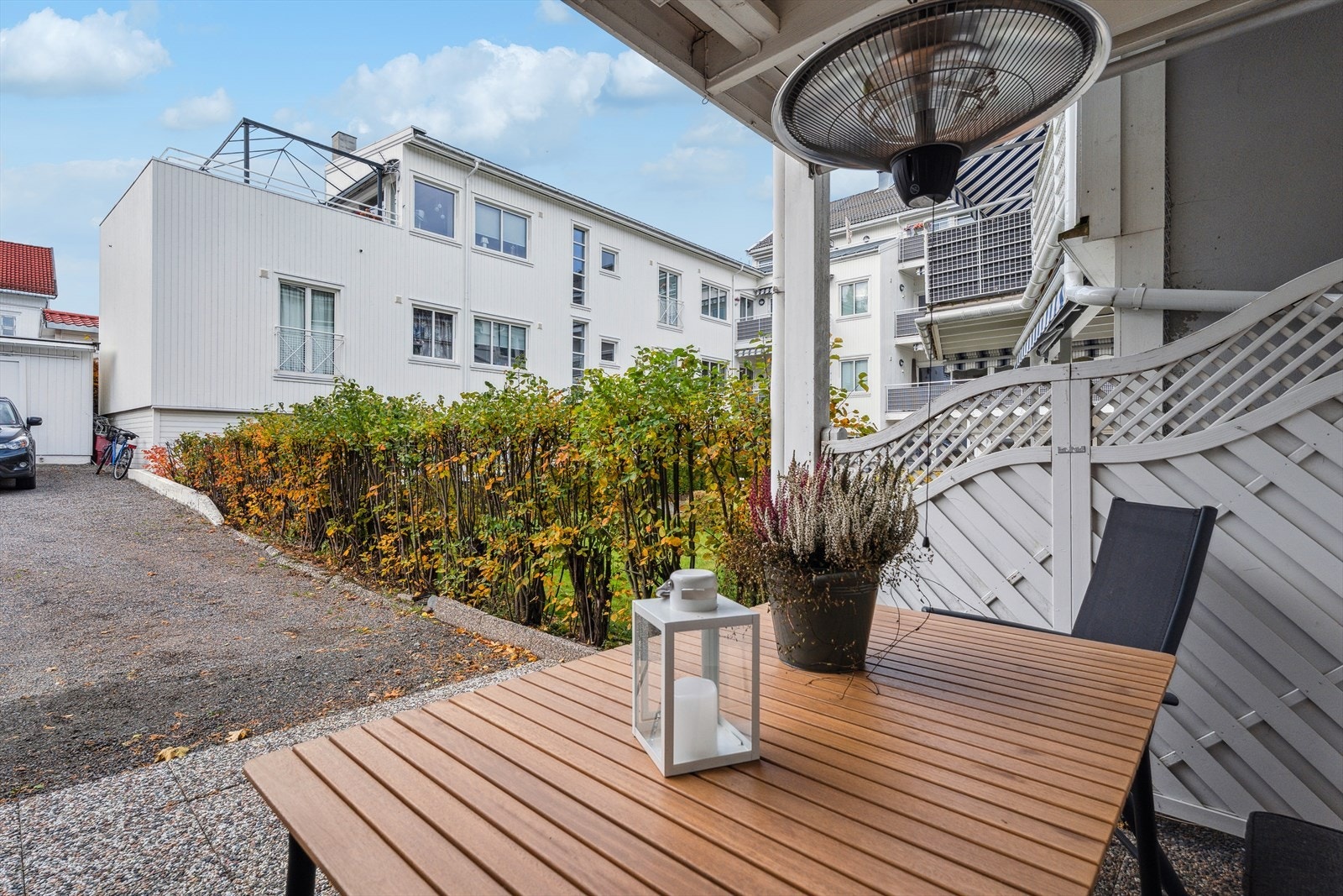 Her bor du med kort gangavstand til dagligvarebutikker, offentlig transport, treningssentre, shoppingmuligheter og flere hyggelige parkområder. Galleribilde