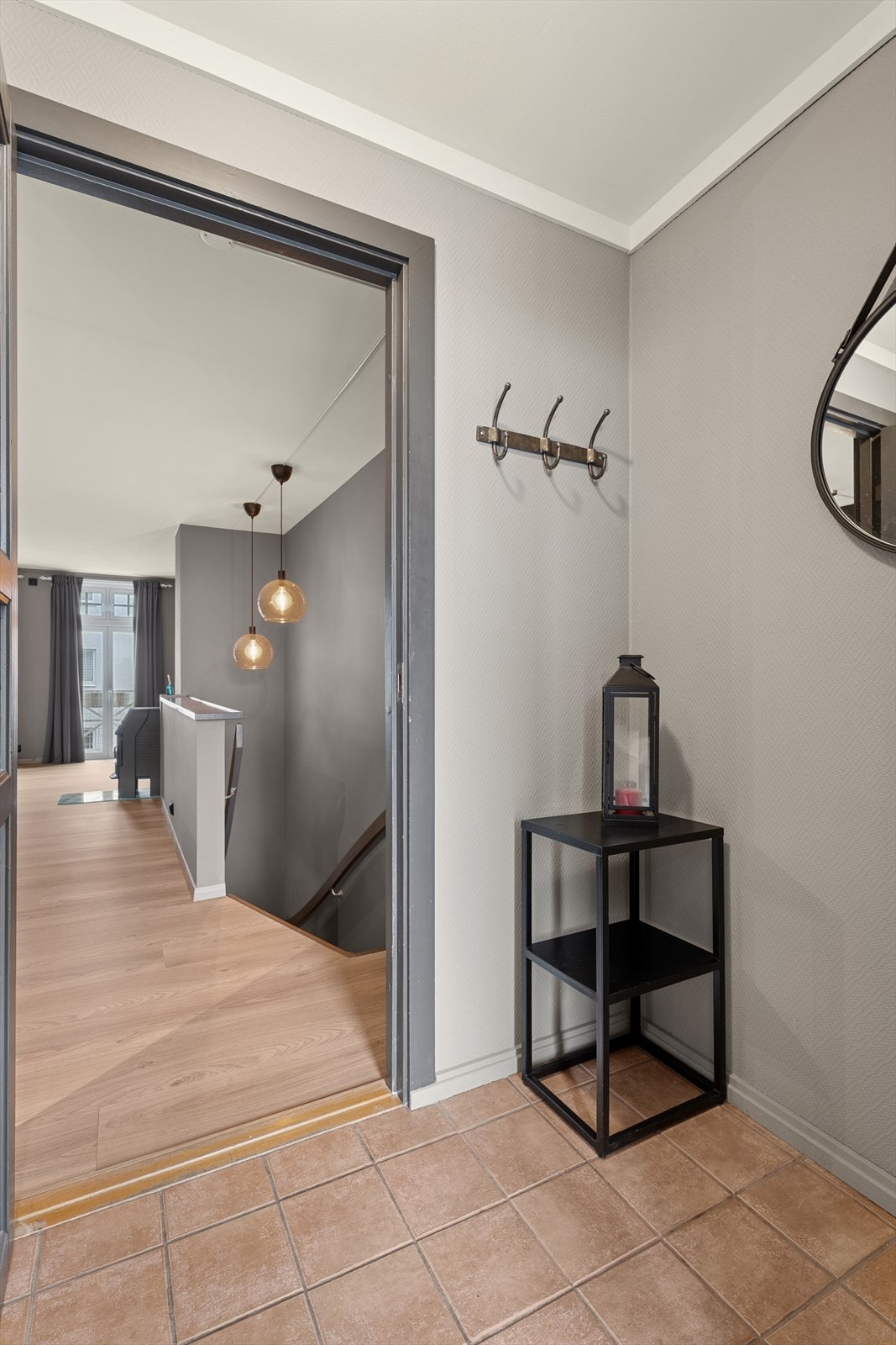 Velkommen inn! Entré med plass til både yttertøy og sko. Galleribilde