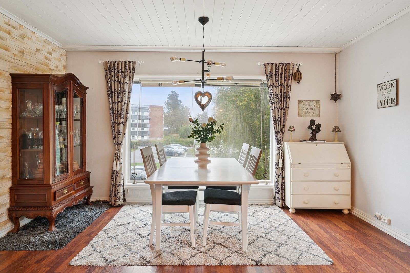 Stuen har en fin atmosfære og muligheter for personlig preg. Galleribilde