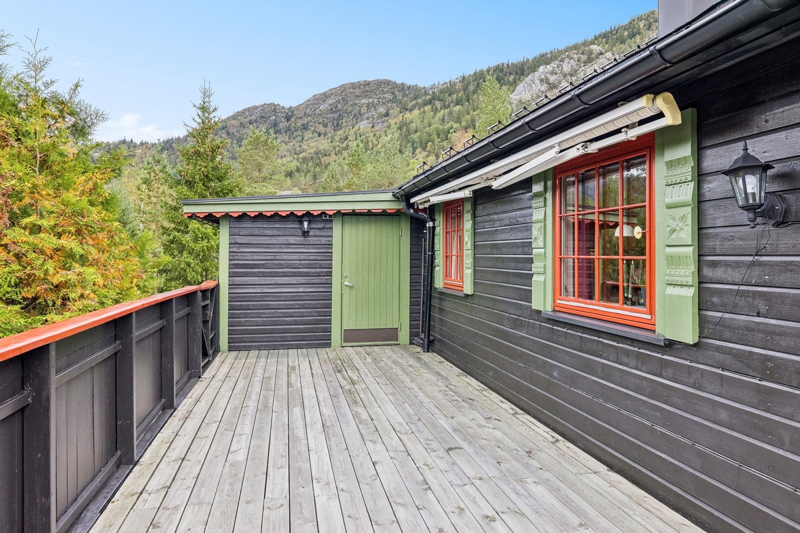 Terrassen er stor og er delt inn i flere soner Galleribilde