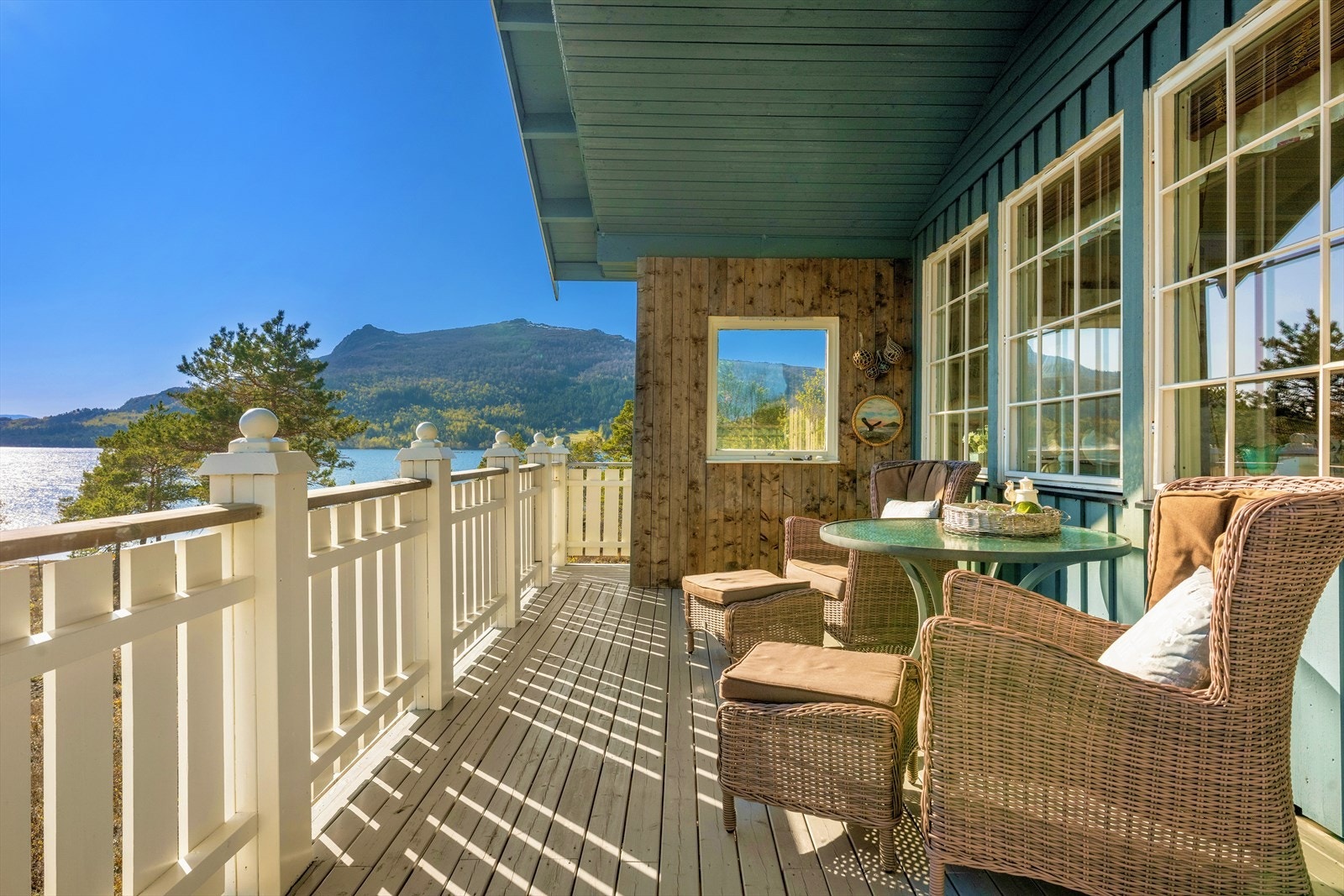 De tre solsidene av hytta hjelper også å finne le for vind dersom det oppstår. Galleribilde