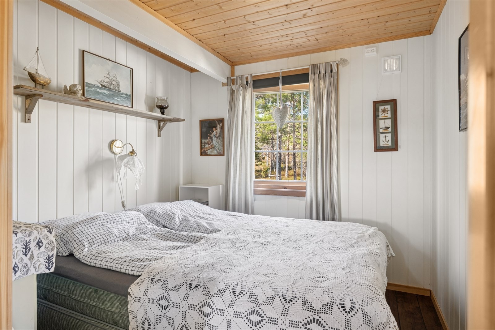 Soverom 2. Store deler av inventar kan medfølge på soverommene. Galleribilde