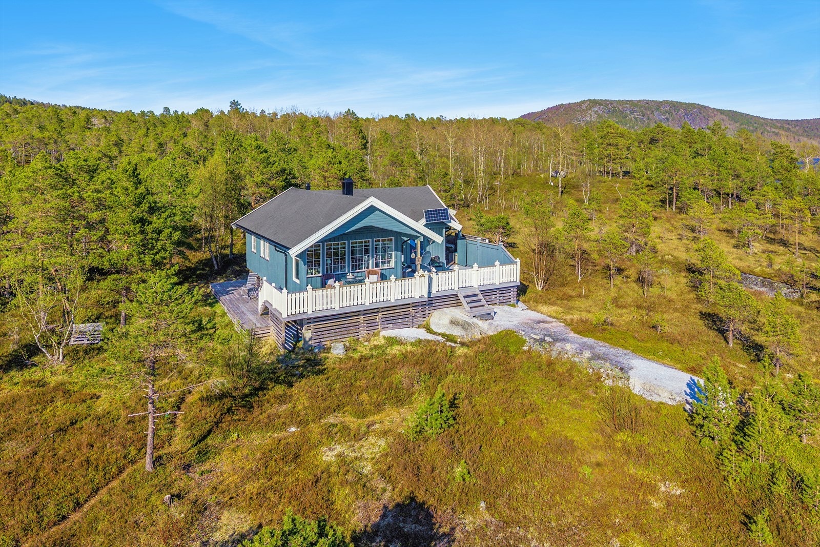 Idyllisk hytte med gjennomgående flott standard. Galleribilde