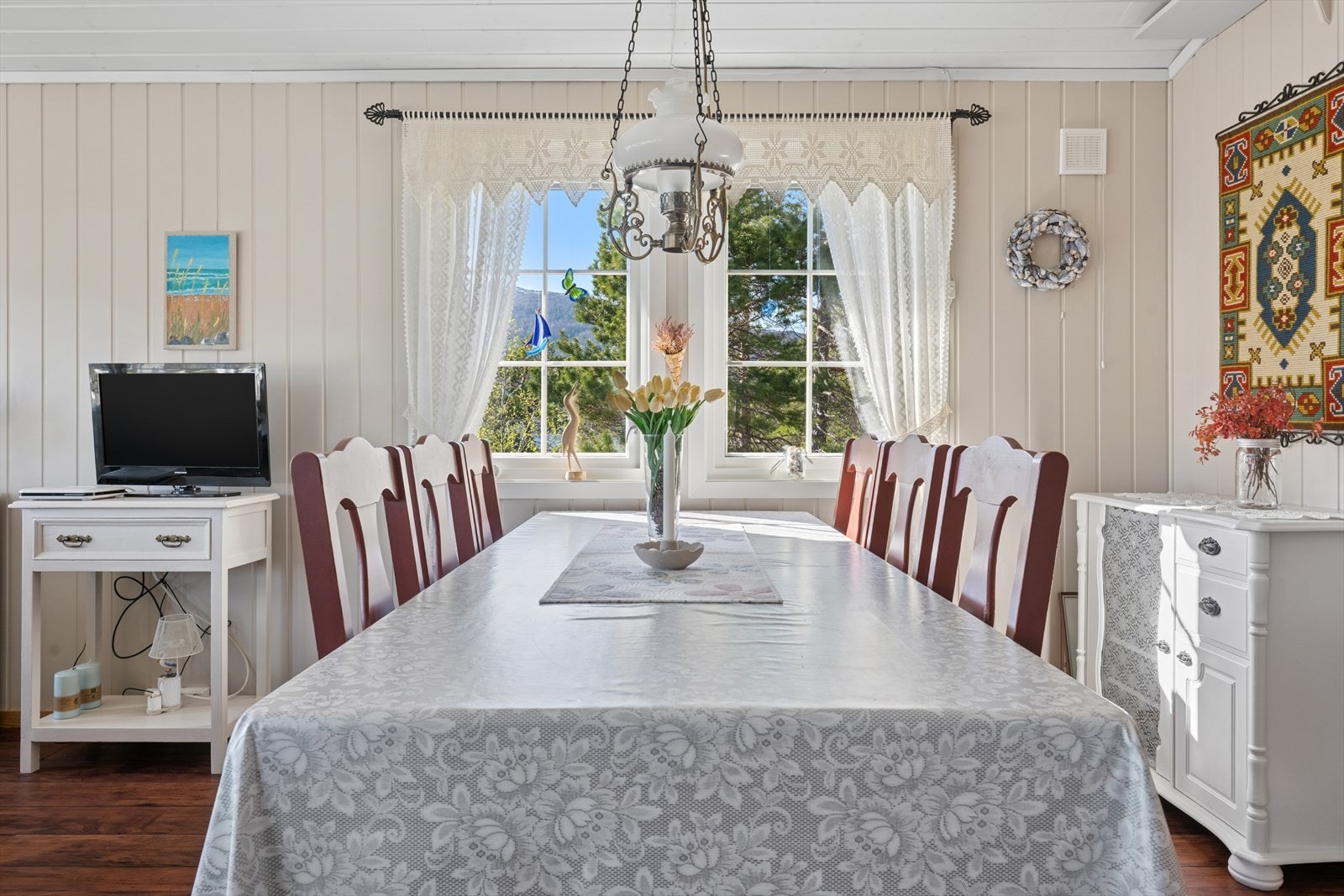 Spiseseksjon medfølger handelen. Galleribilde