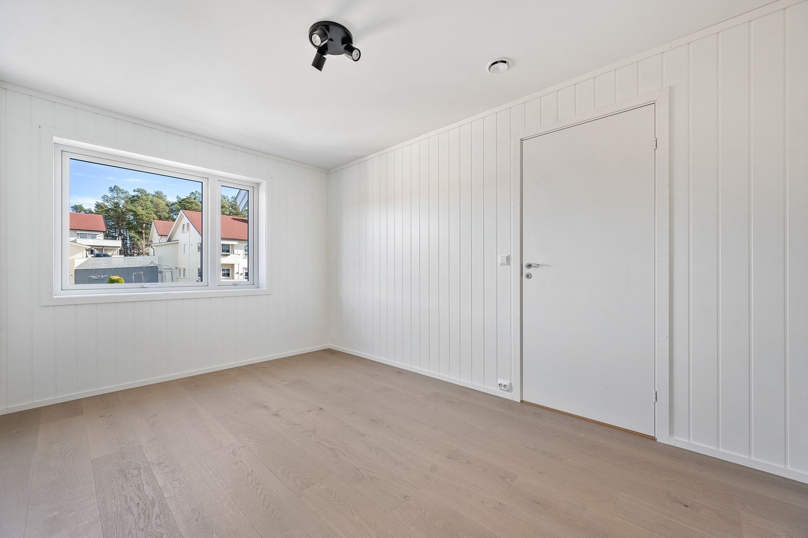 Romslig soverom i 2. etasje. Galleribilde