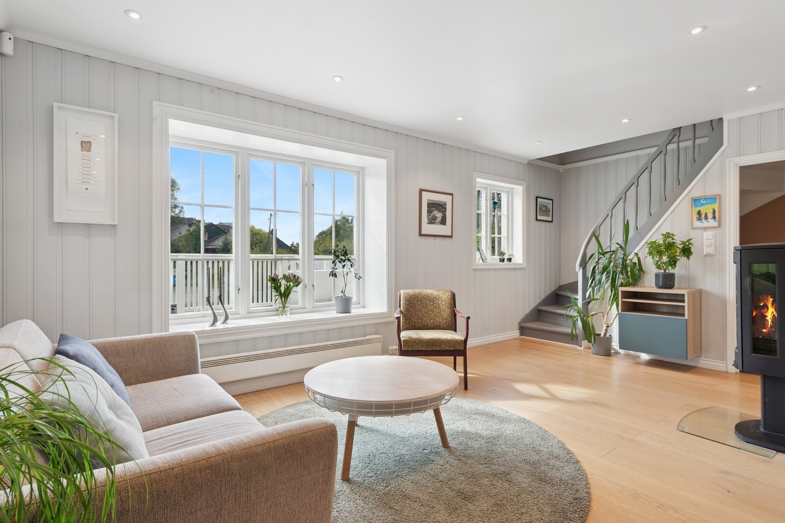 Det er peis i salongen. Galleribilde