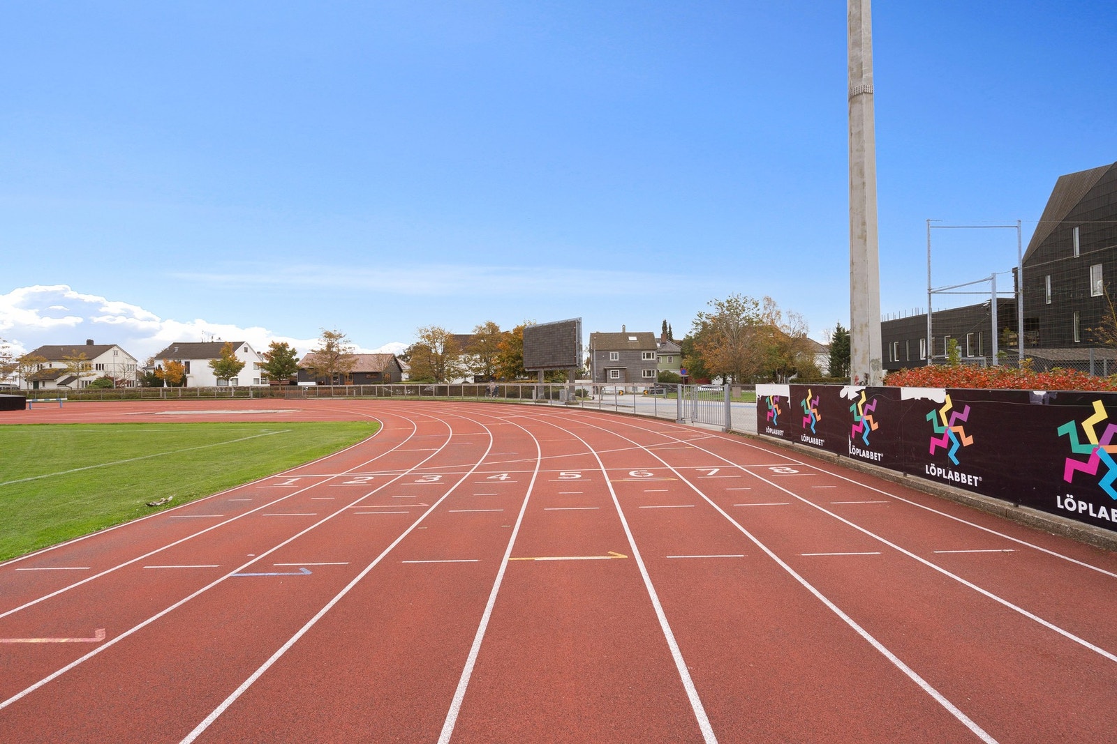 Her får du Stavanger Stadion/idrettsbane som nærmeste nabo Galleribilde