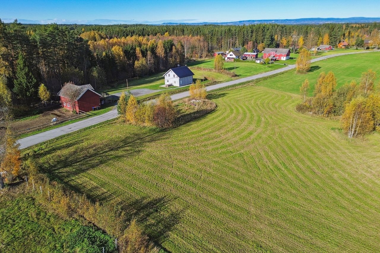 Velkommen til Kolomoen 179, et idyllisk småbruk på i underkant av 18 mål tomt. Galleribilde