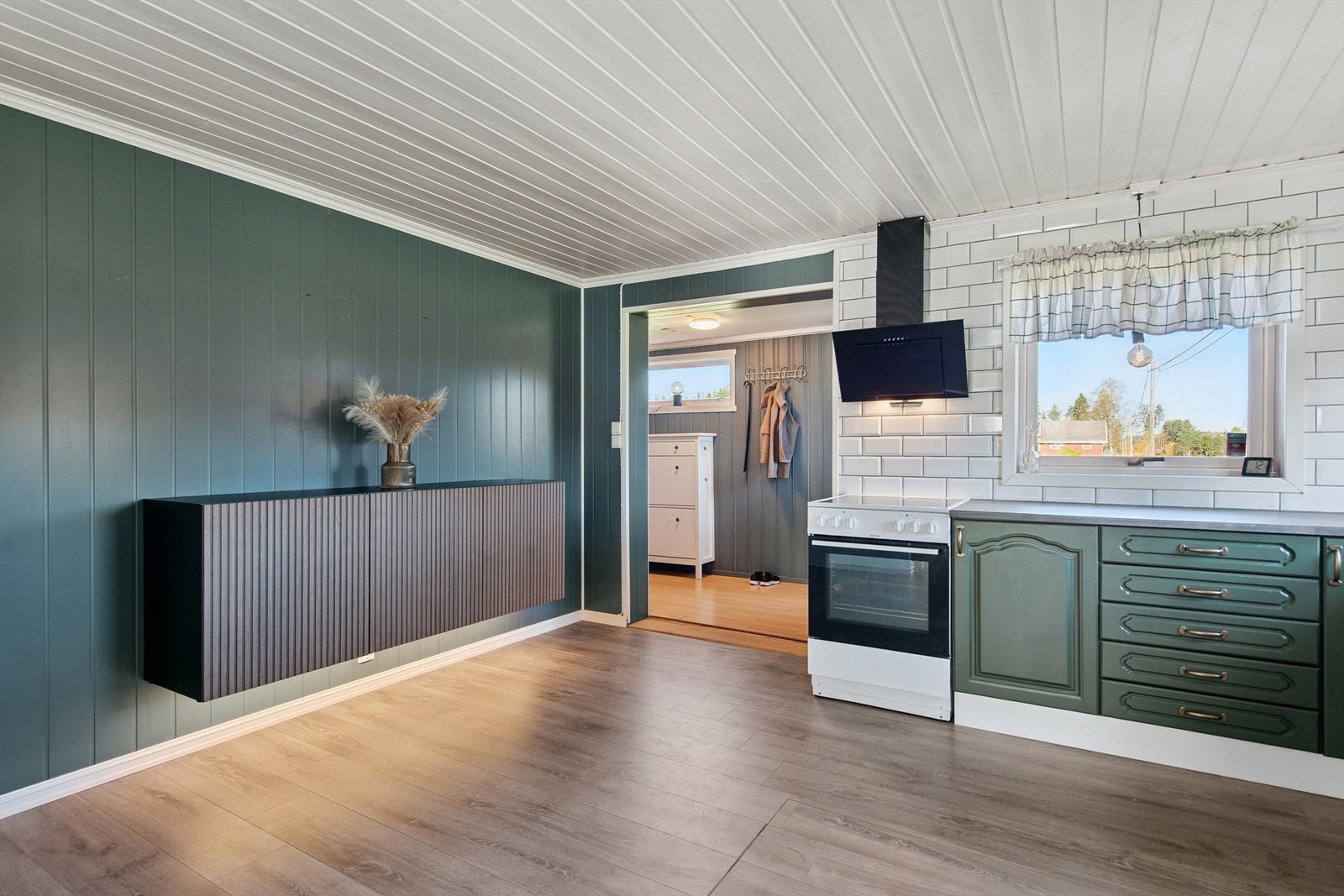 Fra kjøkken mot inngangsparti. Galleribilde