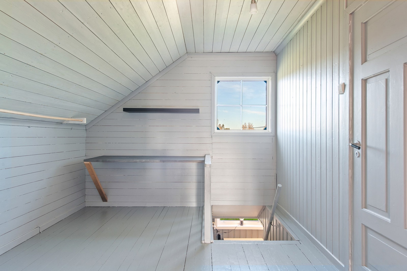 Trapperepo/kontorplass i 2. etasje. Galleribilde