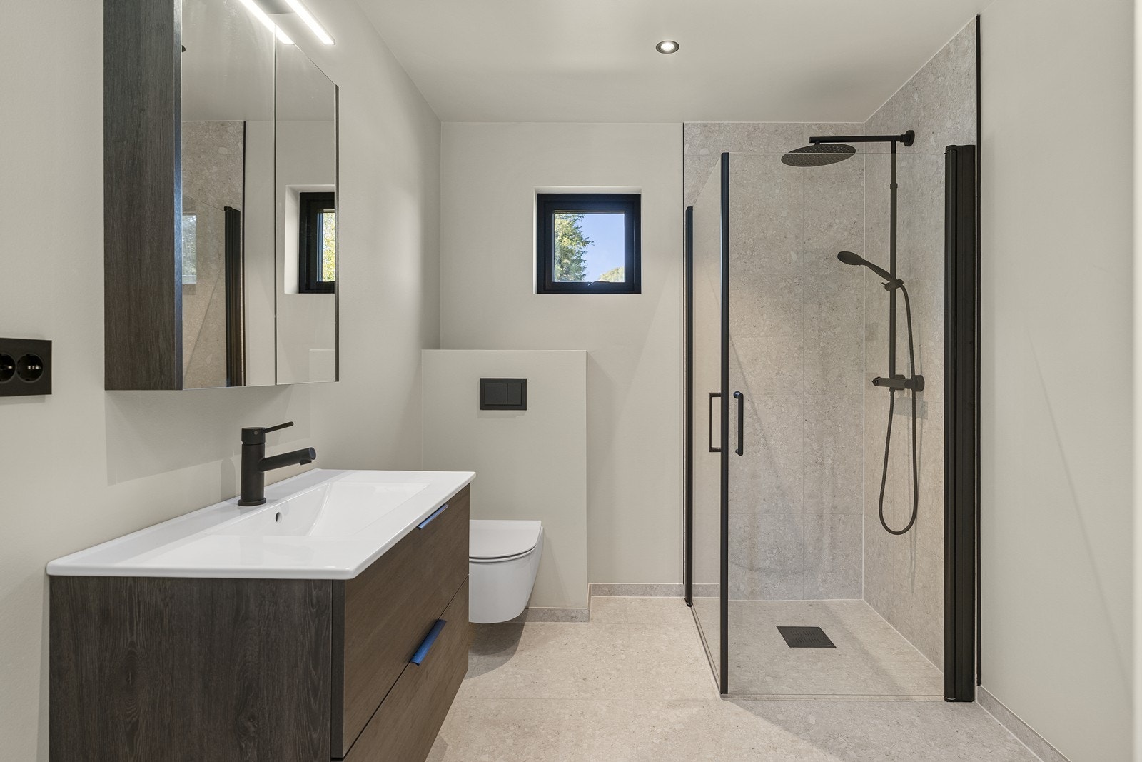 Lekkert bad i underetasjen Galleribilde