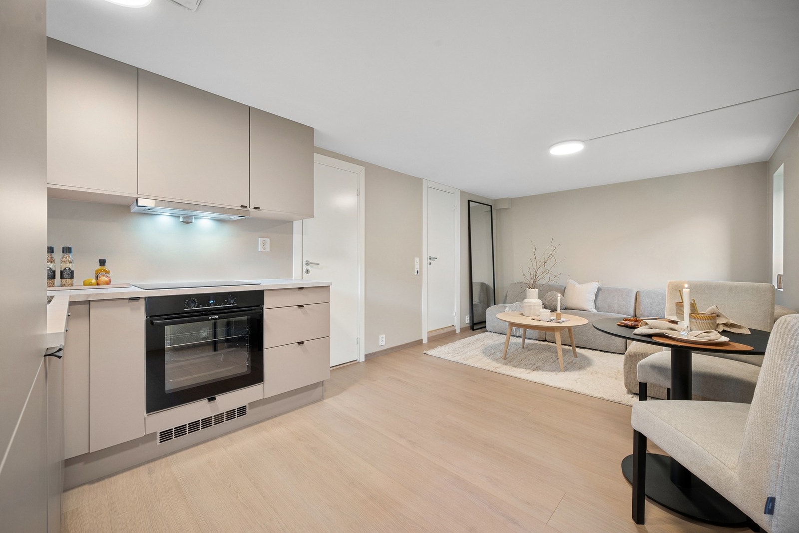 Leiligheten ligger i boligens underetasje med adkomst fra hagen Galleribilde