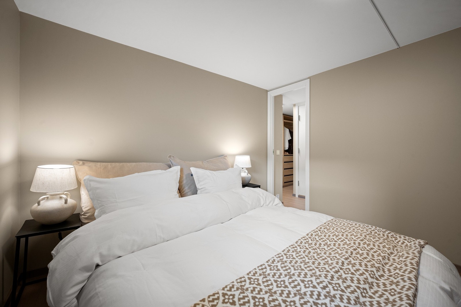 Videre innover er det walk-in garderobe Galleribilde