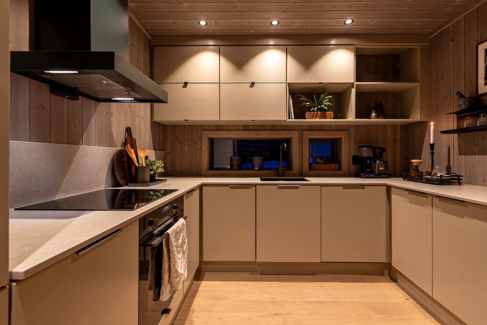 Kjøkken leveres fra kvalitetsleverandøren Bakkens Treprodukter - leveranse i avbildet hytte avviker fra standard leveranse Galleribilde