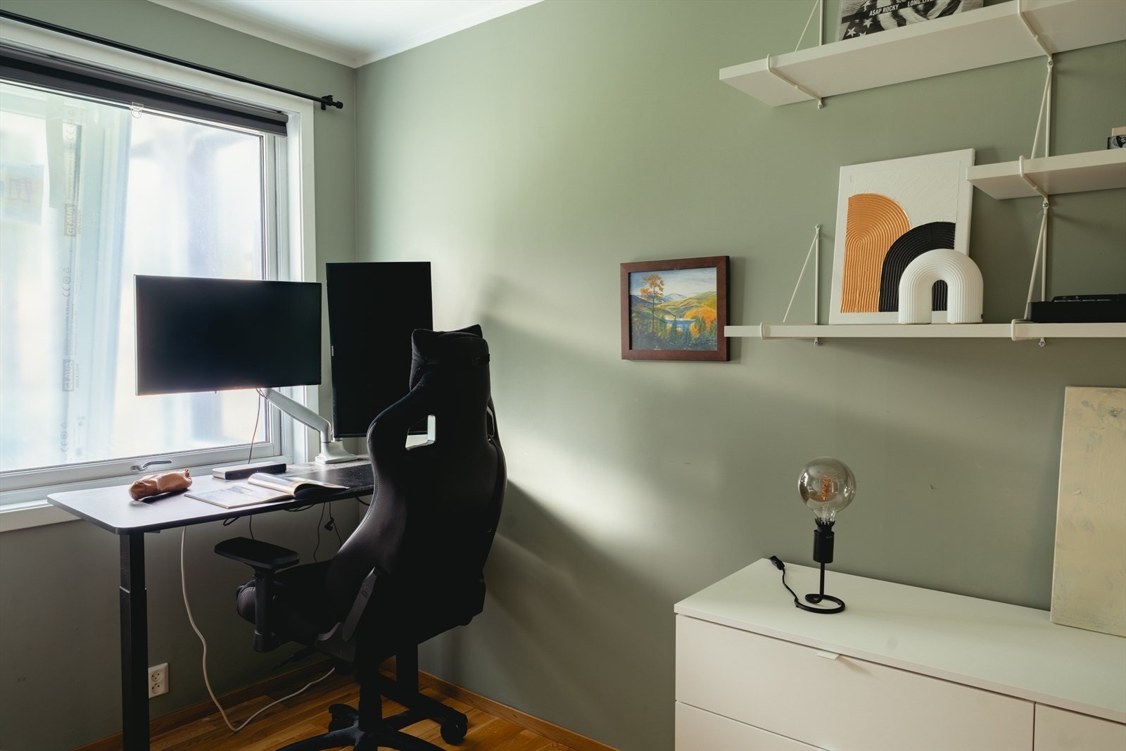 Dette rommet passer perfekt som barnerom, gjesterom eller evt til kontorbruk. Galleribilde