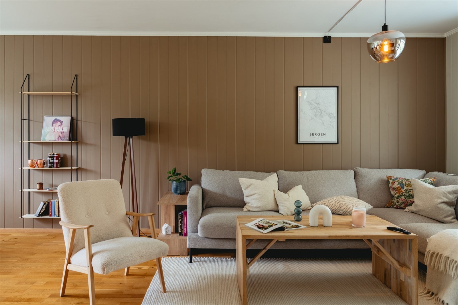 Her er det god plass til å innrede med både sofakrok og spisestue. Galleribilde