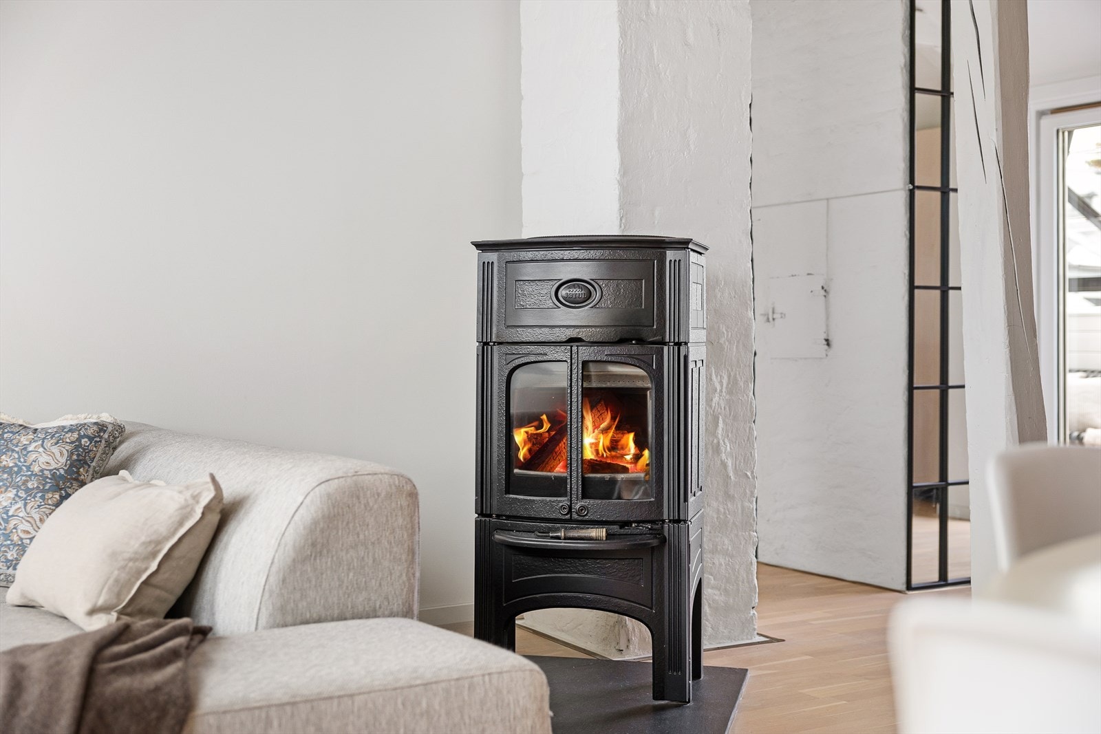 Her finner du også en peis som gir lun varme på kjølige dager. Galleribilde