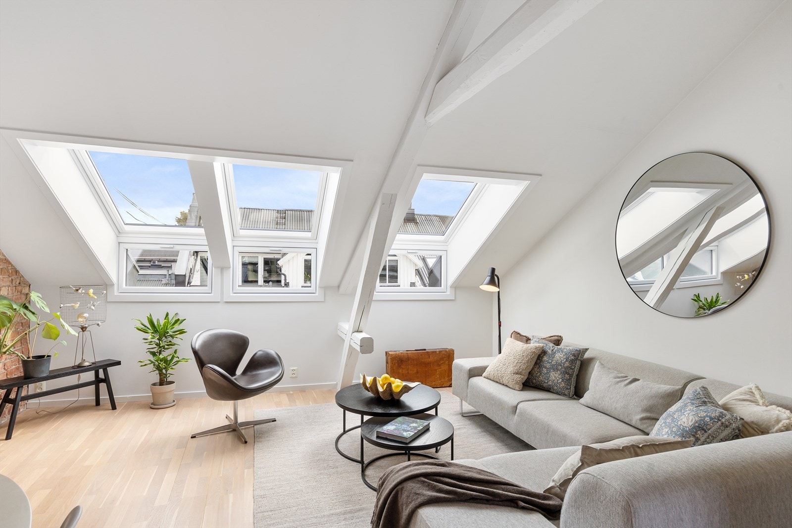 Rommet har en fin størrelse og tillater flere sosiale soner. Galleribilde