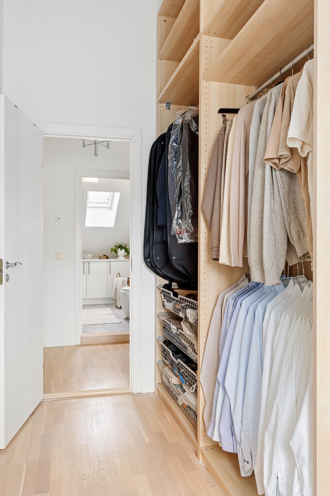 Soverommet er vendt mot rolig bakgård. Galleribilde