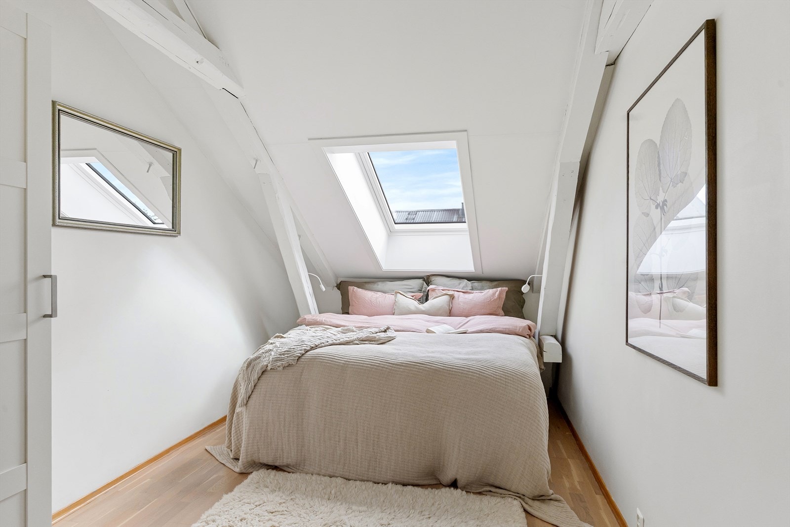 Soverommet er vendt mot rolig bakgård. Galleribilde