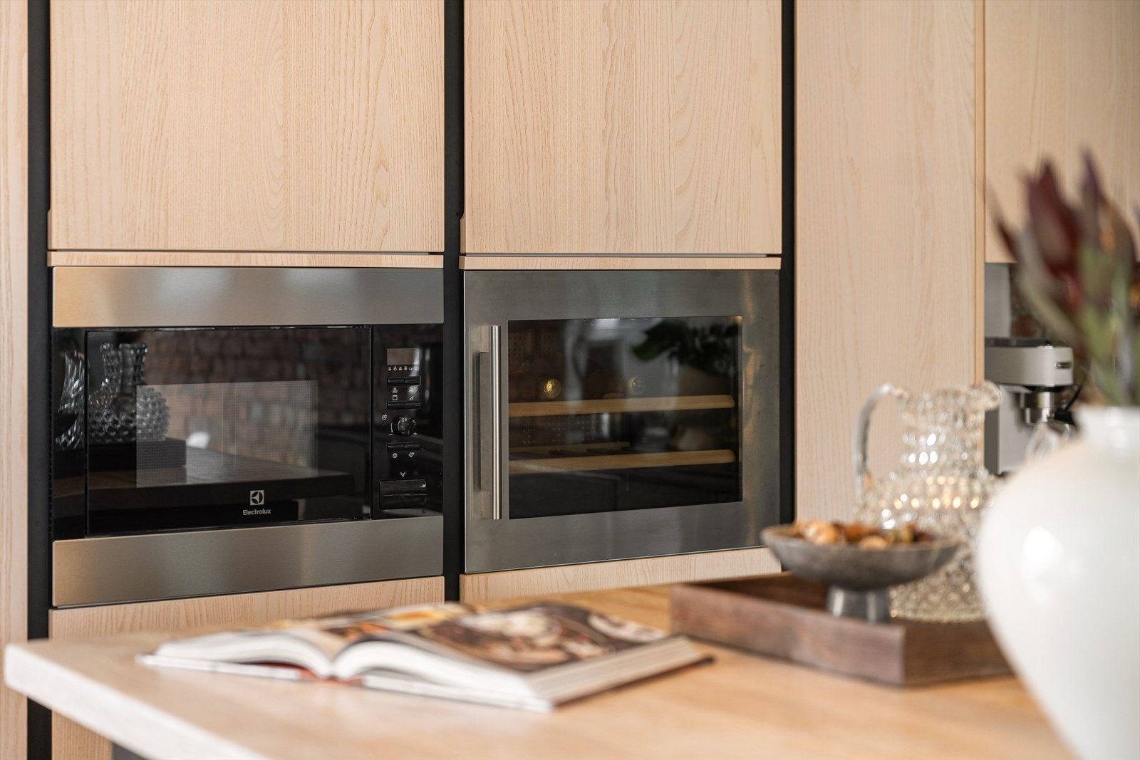 Det er god plass til lagring i over og underskap. Galleribilde