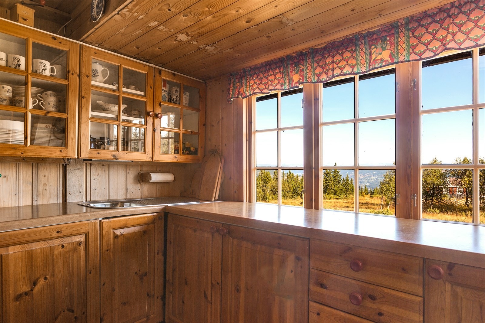 Nedfelt oppvaskkum i laminat benkeplate. Galleribilde