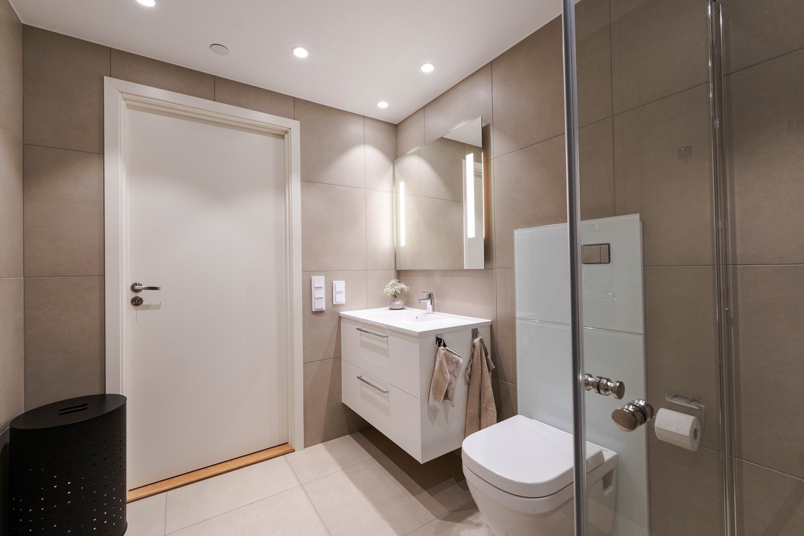 Opplegg for vaskemaskin på bad. Galleribilde