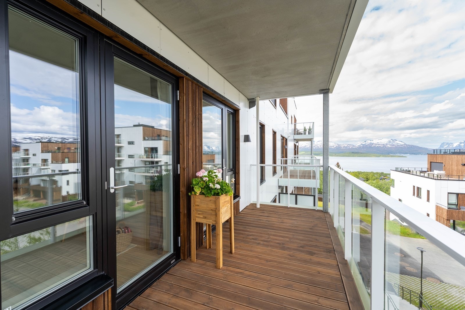 Balkong mot nord med utsikt. Galleribilde