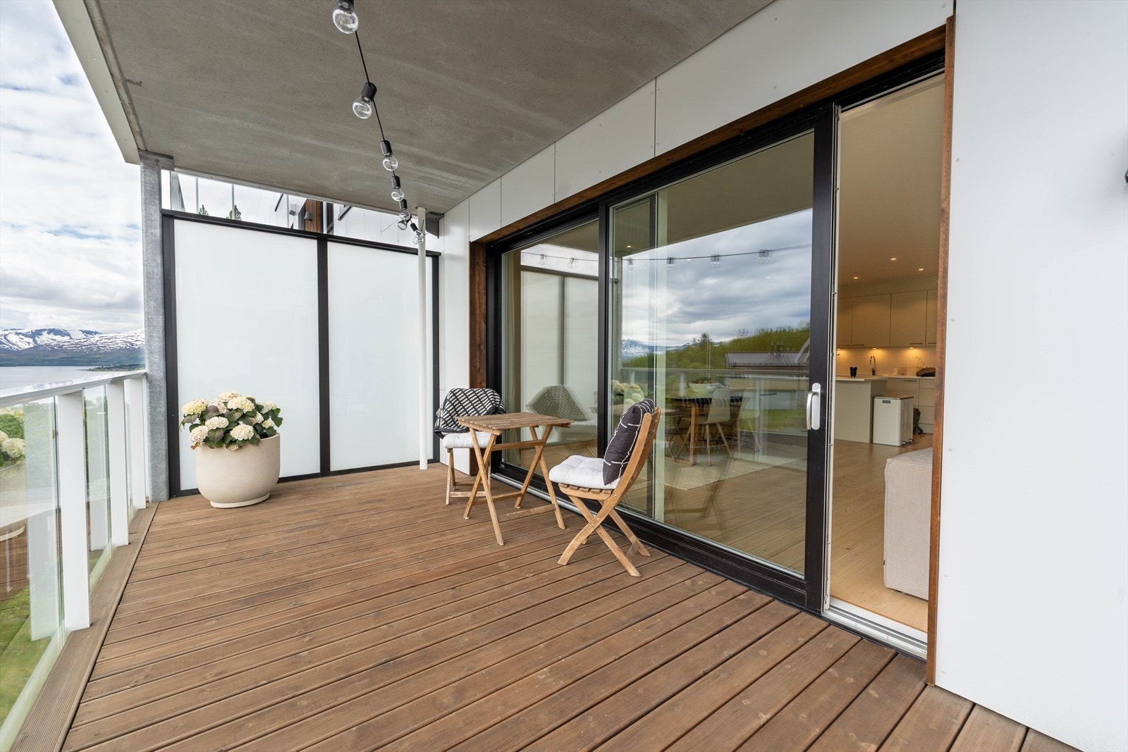 Utgang til balkong mot sør fra stue. Galleribilde