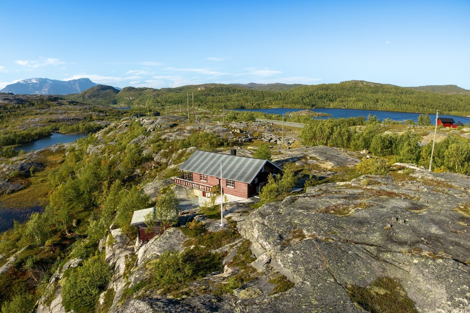 Luftig beliggenhet som gir både privatliv og naturopplevelser rett utenfor døren Galleribilde