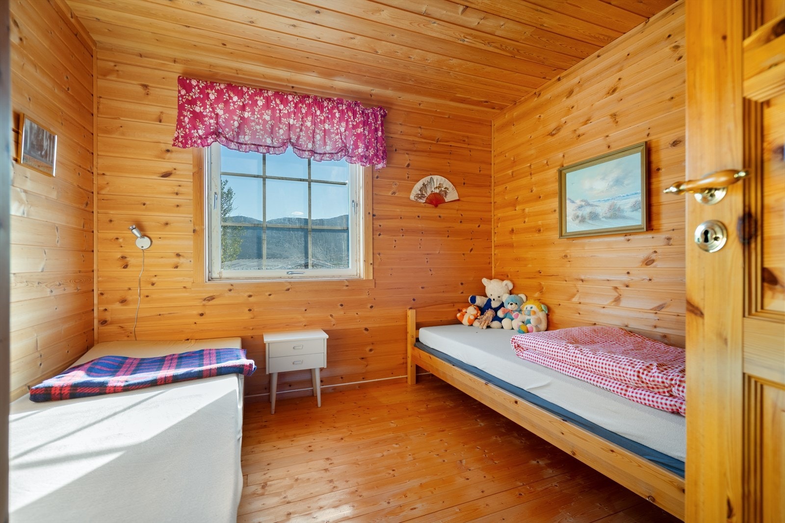 Soverom i første etasje med plass til to enkeltsenger eller dobbeltseng Galleribilde