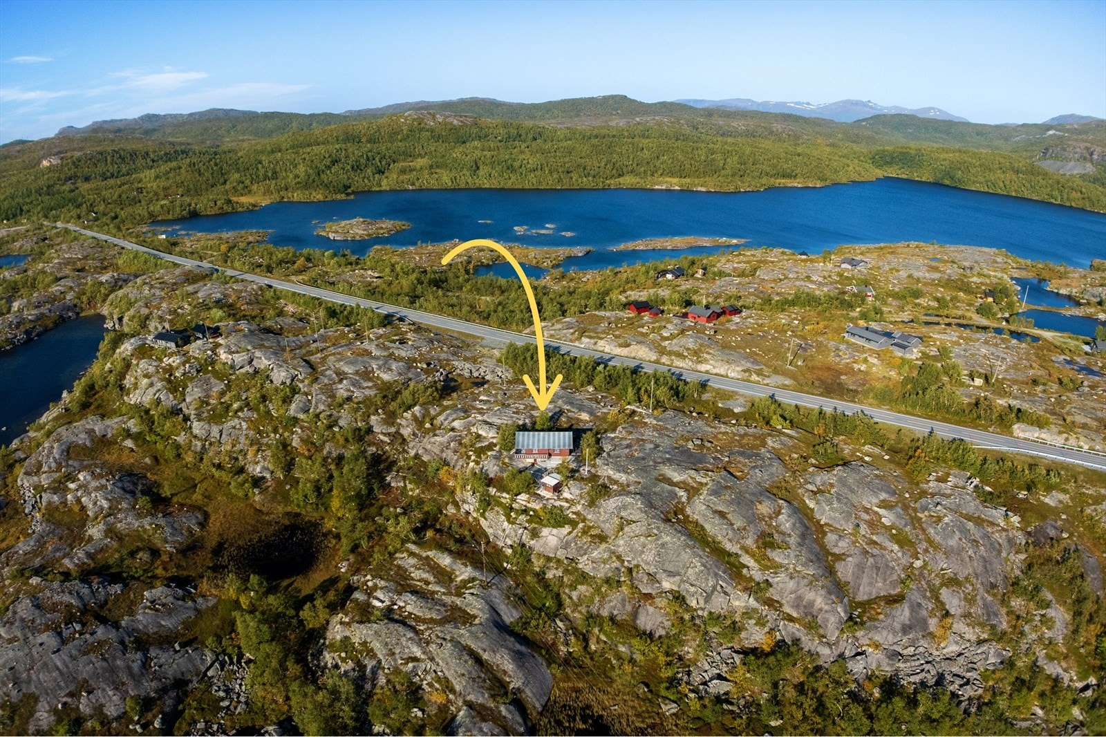 Hytta ligger i Jernvassdalen i Narvik kommune, ca. 30 minutters kjøretur fra Narvik sentrum Galleribilde