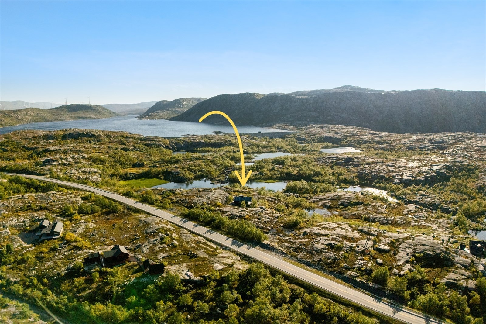 Hytta ligger med lett adkomst fra hovedveien Galleribilde