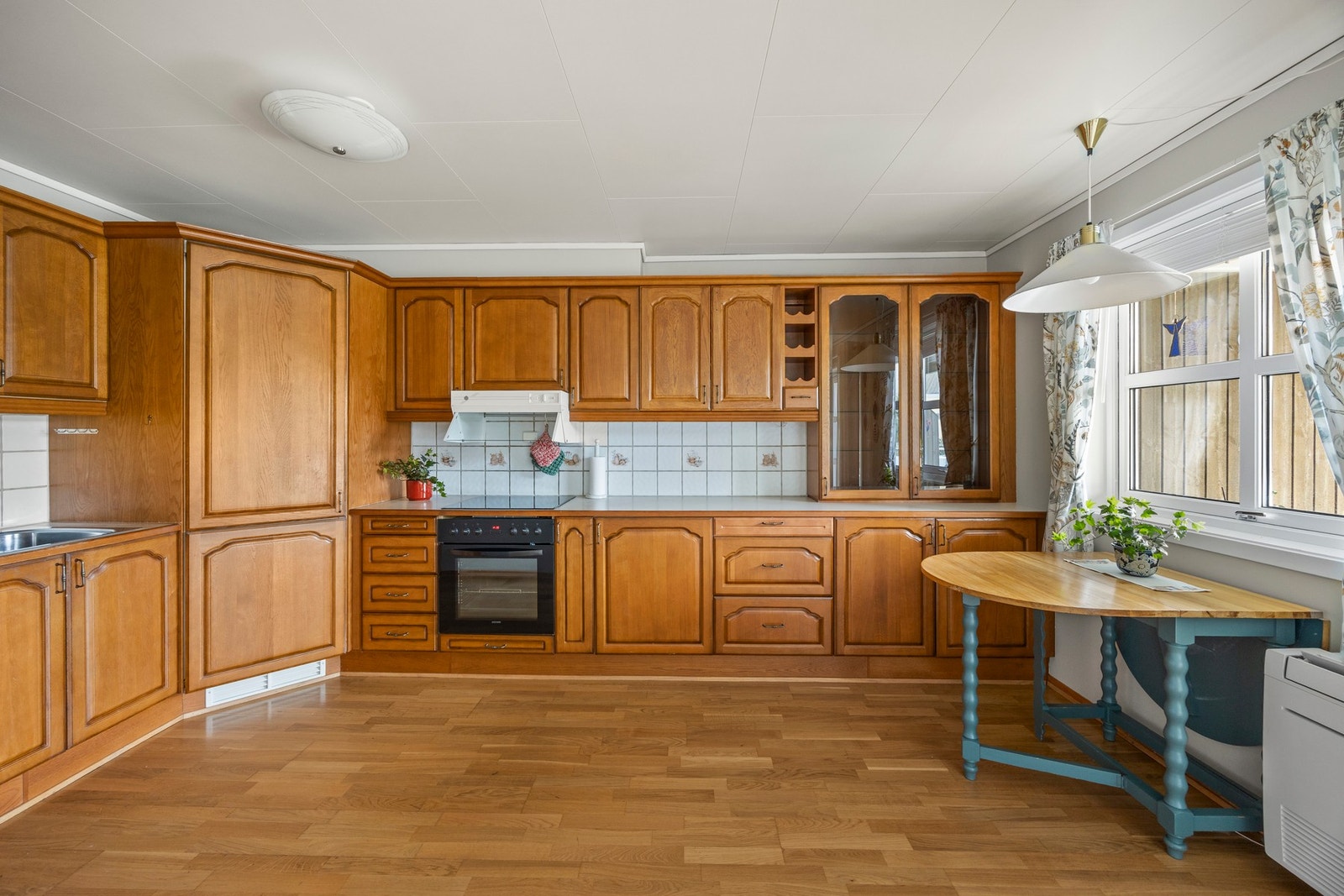 Det er god plass til hyggelig frokostkrok ved kjøkkenet Galleribilde