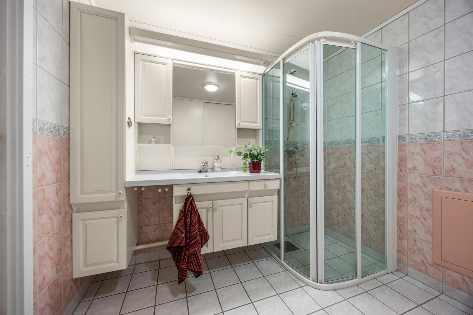 Flislagte overflater med varme i gulv. Galleribilde