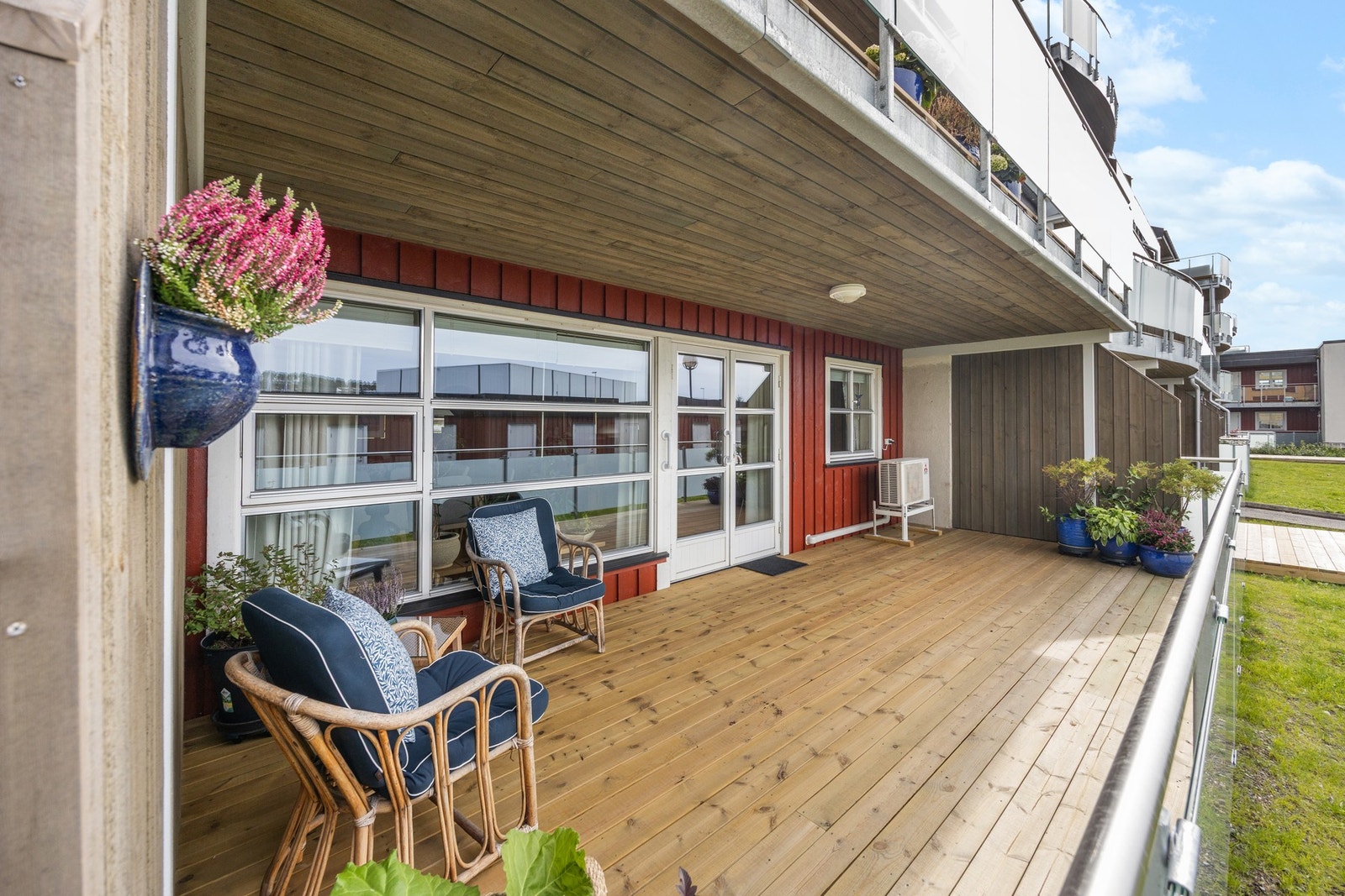 Terrassen måler 20 kvm og er nordvest-vendt Galleribilde