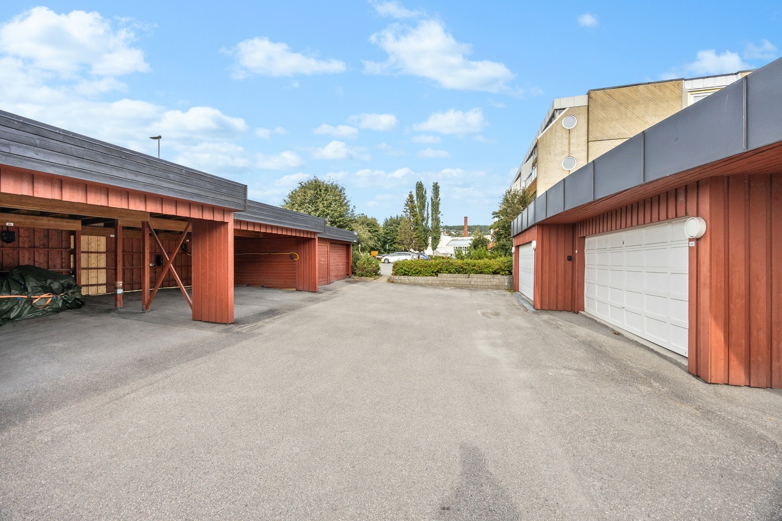 Skiftet port i garasje 2018/2019. Deler garasje med eier av A2. Galleribilde