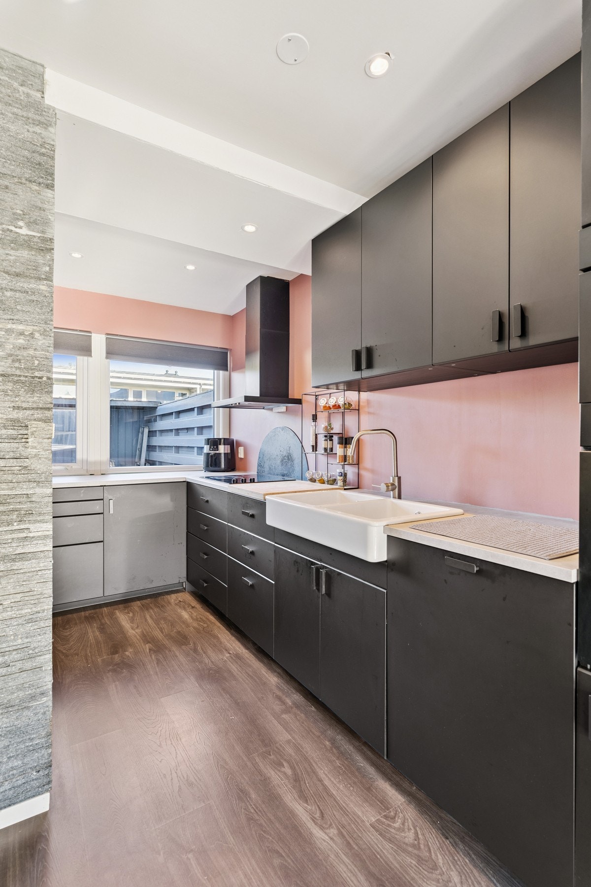 Kjøkkeninnredning fra IKEA montert 2020 Galleribilde