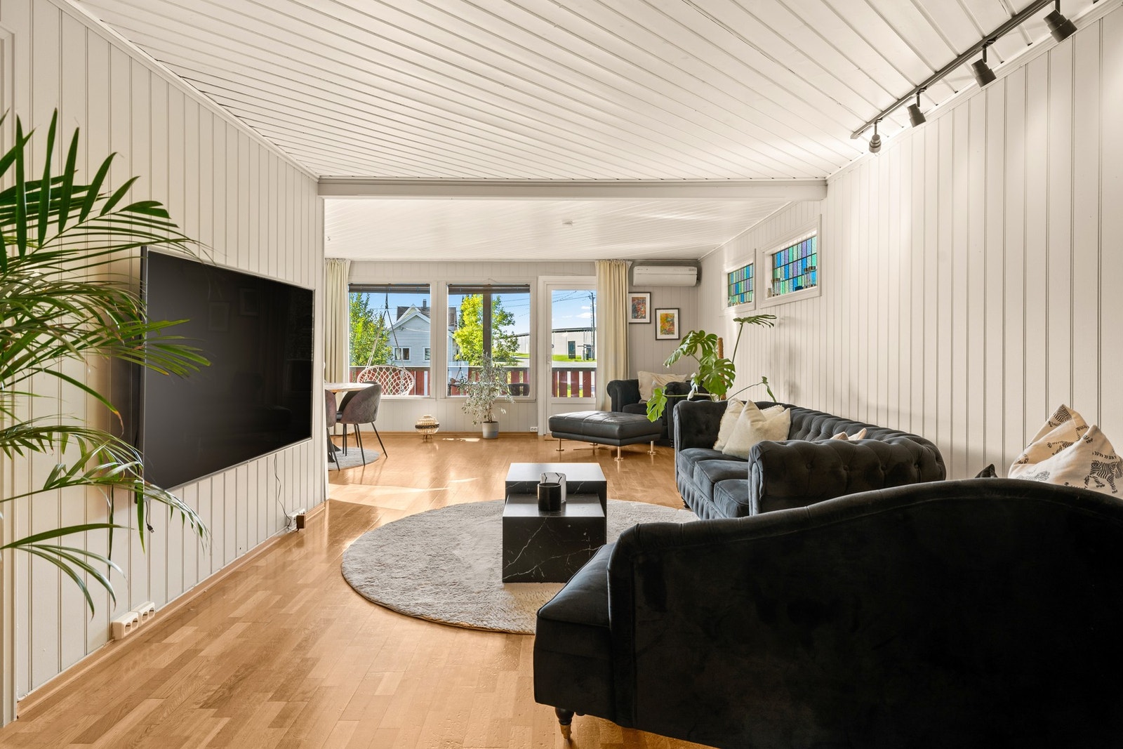 Stor stue med mange møbleringsmuligheter Galleribilde