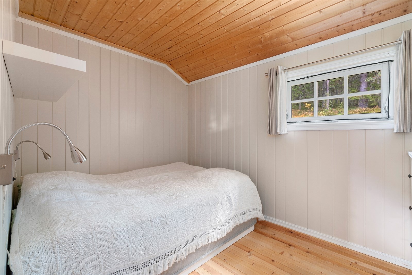 Hytta har fire gode soverom, som gir rikelig med sengeplasser. Galleribilde