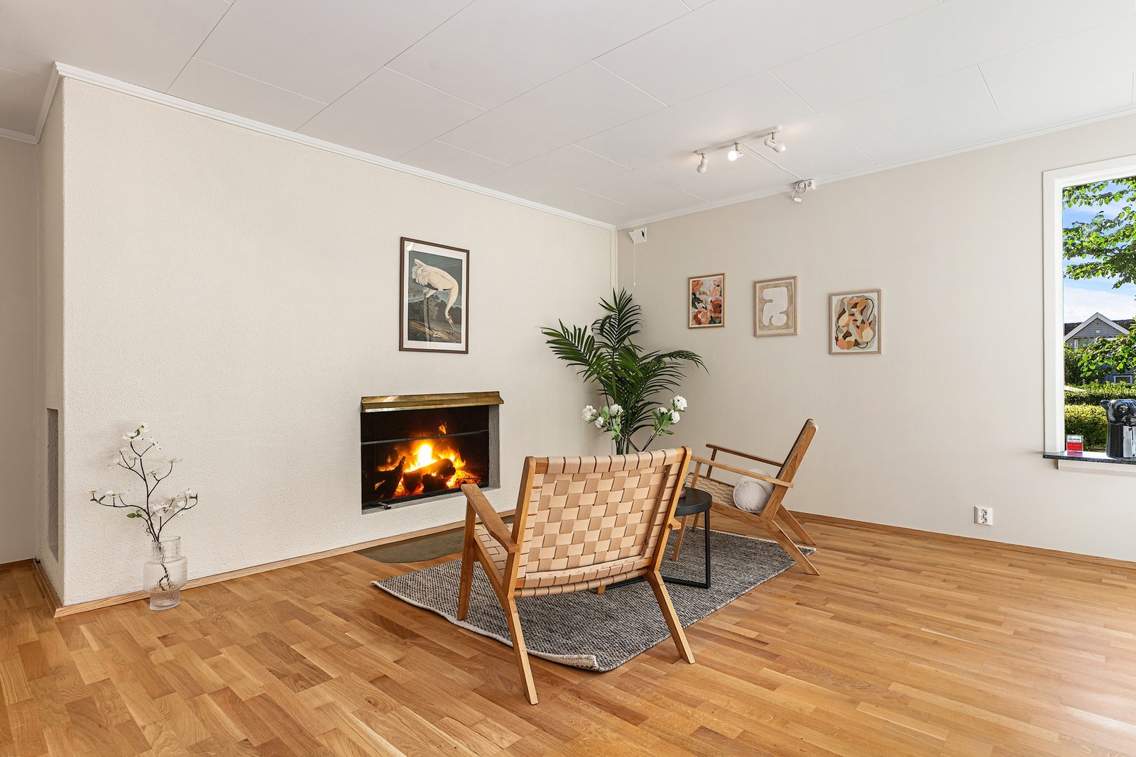 Hyggelig sitteplass foran peisen Galleribilde