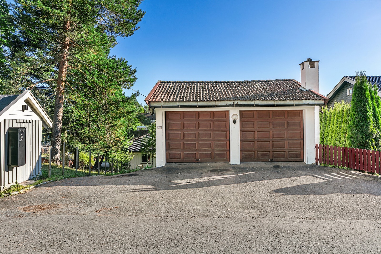 Det medfølger dobbelt garasje med direkte innkjøring fra Terrasseveien Galleribilde