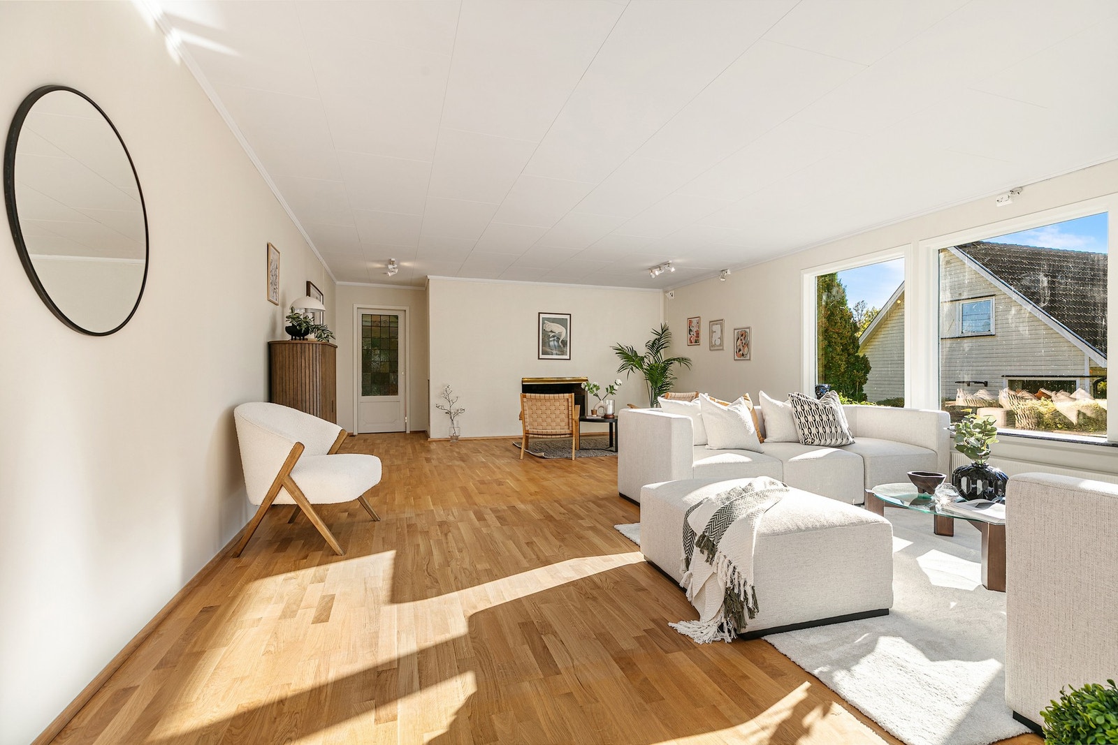 Fra stuen er det inngang til spisestuen Galleribilde