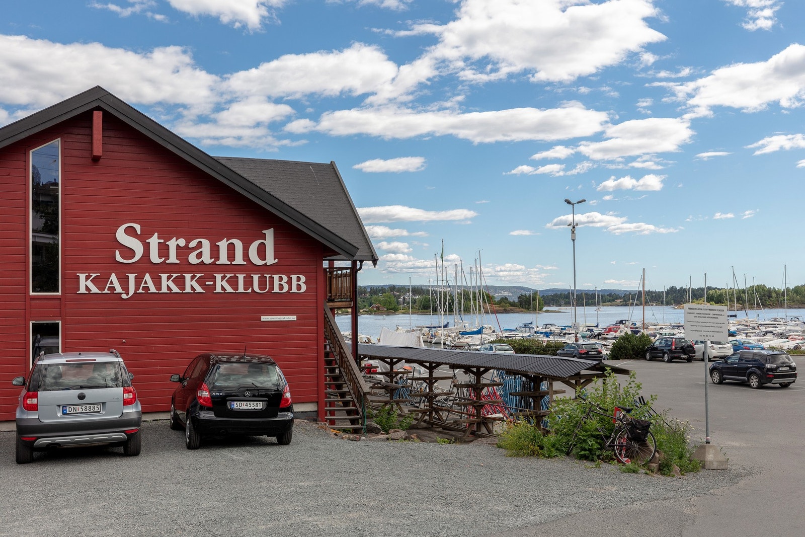 Det er mange idrettsaktiviteter i området - her fra Strand
kajakk-klubb på Sarbuvollen Galleribilde