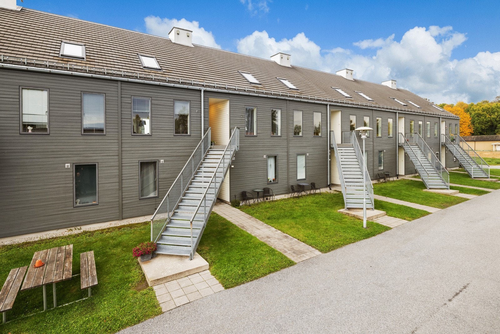 Leiligheten har inngang i 2. etasje. Galleribilde